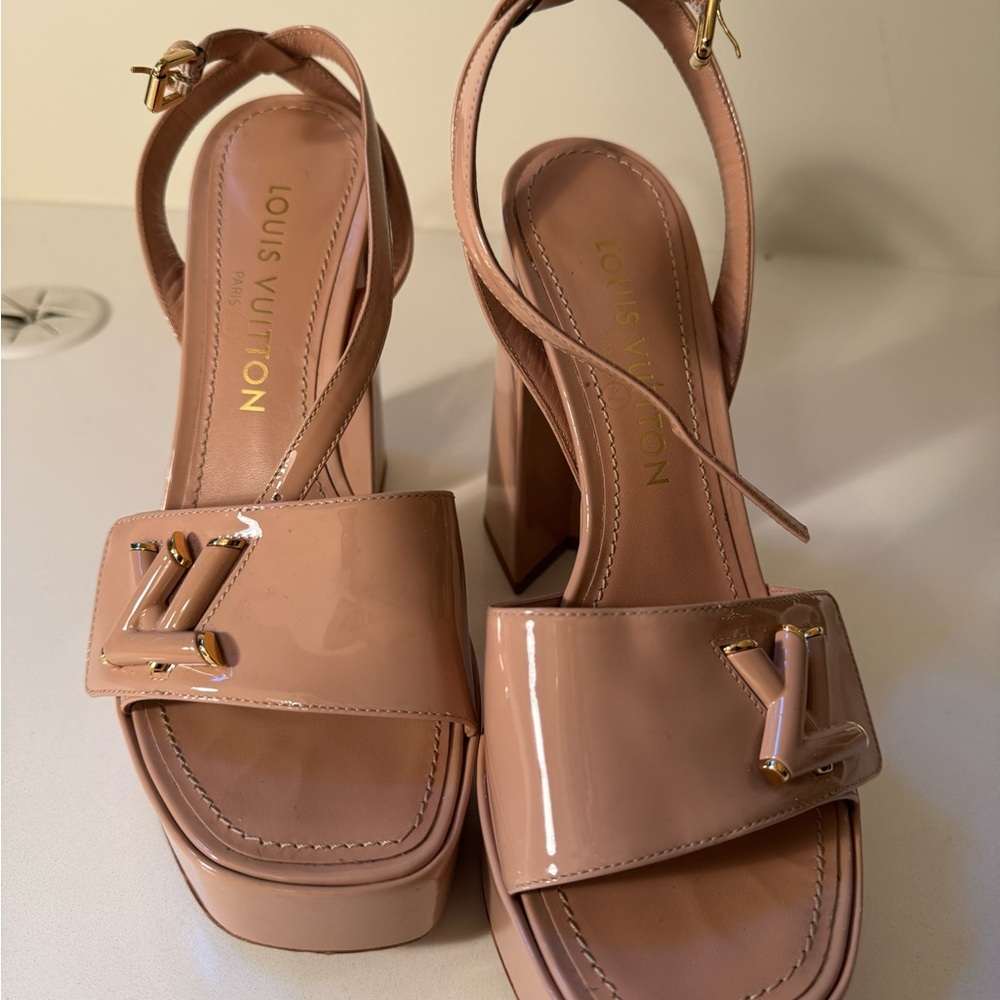 LOUIS VUITTON PLATFORM SANDAL SIZE 38.5 - Picture 2 of 8